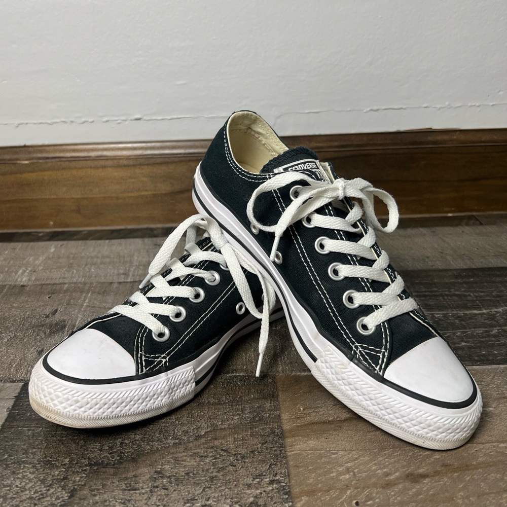 Converse Black and White All Star Classic Sneakers W- Size 7